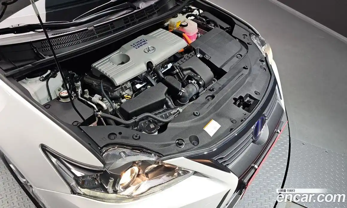 Lexus CT200h 2017 1.8 Автомат в Москве № 168259, фото 11