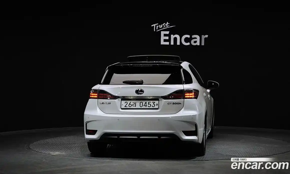 Lexus CT200h 2017 1.8 Автомат в Москве № 168259, фото 13