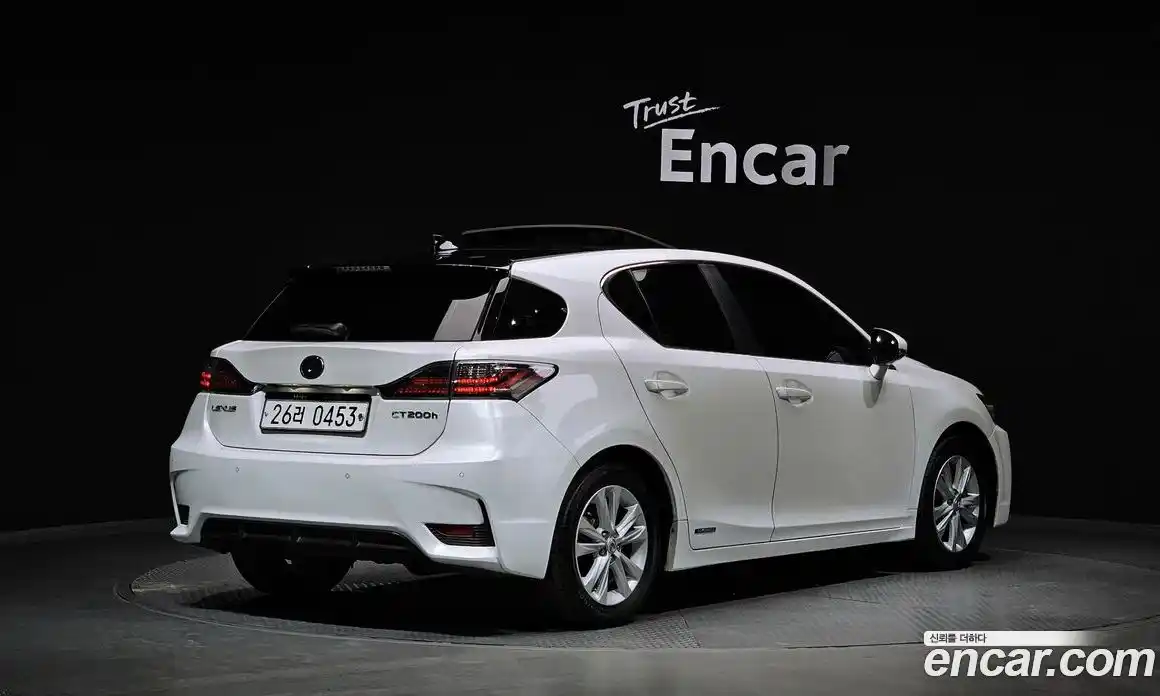 Lexus CT200h 2017 1.8 Автомат в Москве № 168259, фото 16