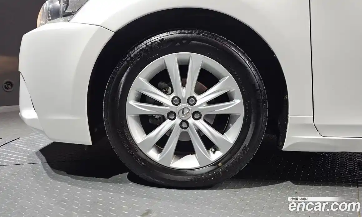 Lexus CT200h 2017 1.8 Автомат в Москве № 168259, фото 6