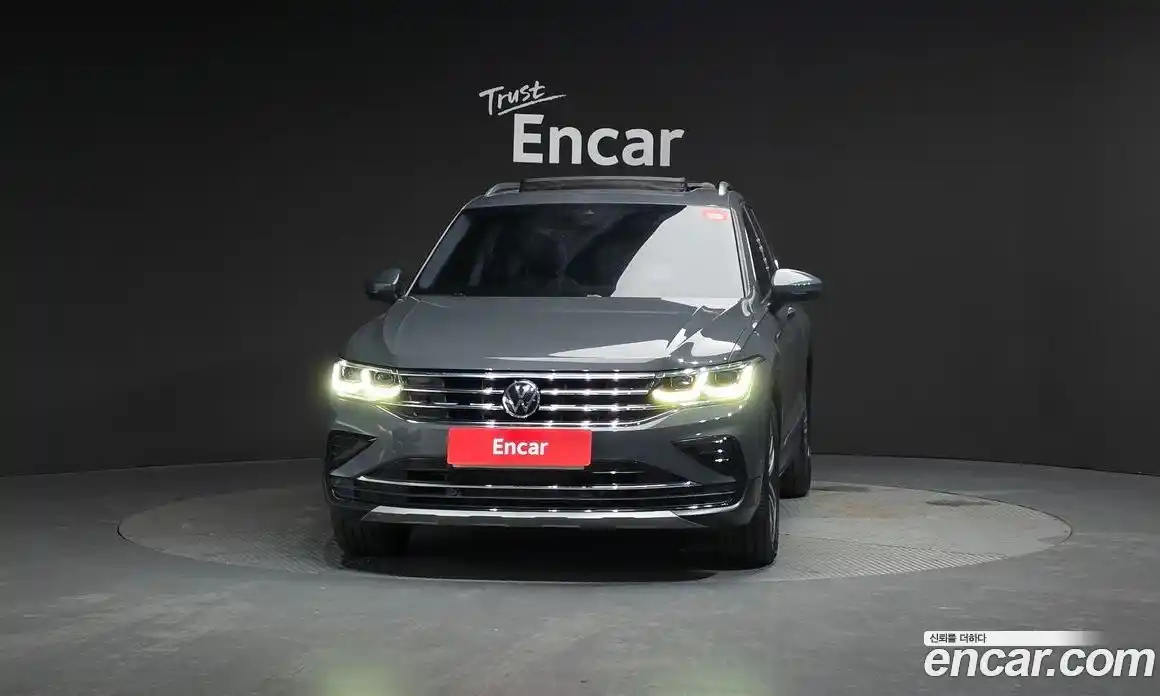 Volkswagen Tiguan 2021 2.0 Автомат в Москве № 168753, фото 3