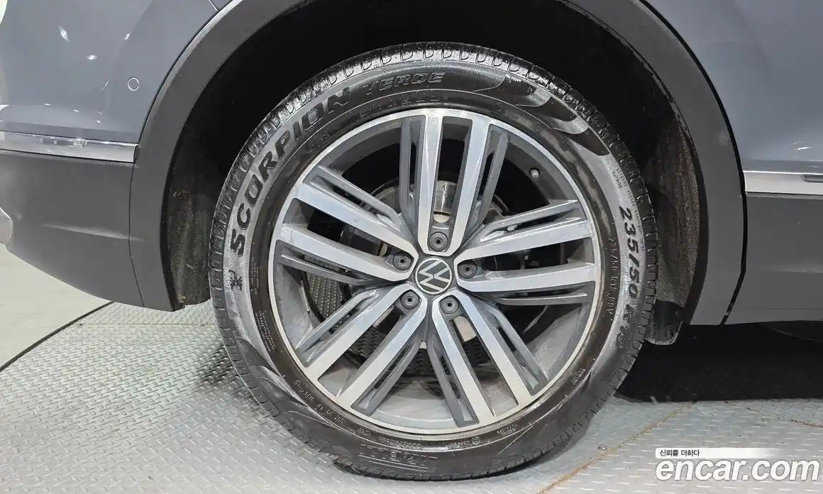 Volkswagen Tiguan 2021 2.0 Автомат в Москве № 168753, фото 5