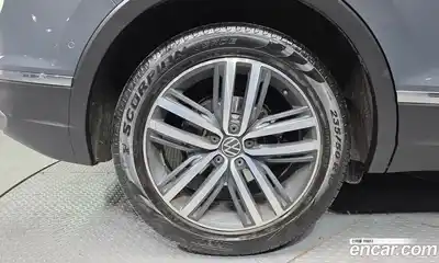 Volkswagen Tiguan 2021 2.0 Автомат в Москве № 168753, миниатюра 5