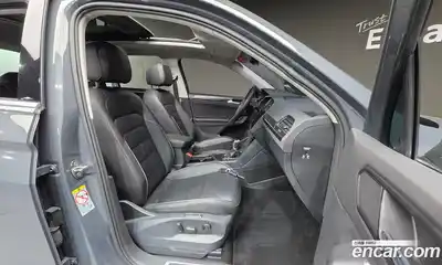 Volkswagen Tiguan 2021 2.0 Автомат в Москве № 168753, миниатюра 10