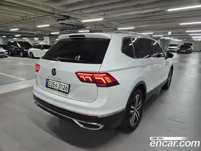 Volkswagen Tiguan 2022 2.0 Автомат в Москве № 169210, миниатюра 2