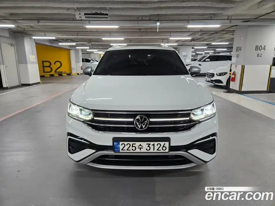 Volkswagen Tiguan 2022 2.0 Автомат в Москве № 169210, фото 3