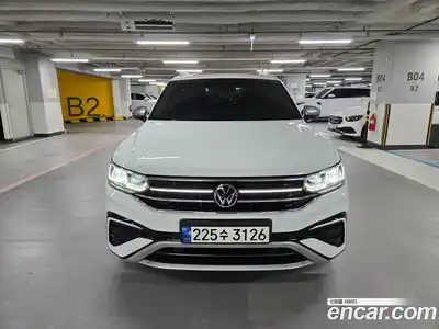 Volkswagen Tiguan 2022 2.0 Автомат в Москве № 169210, миниатюра 3