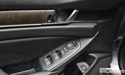 Honda Accord 2018 1.5 Автомат в Москве № 170533, миниатюра 11