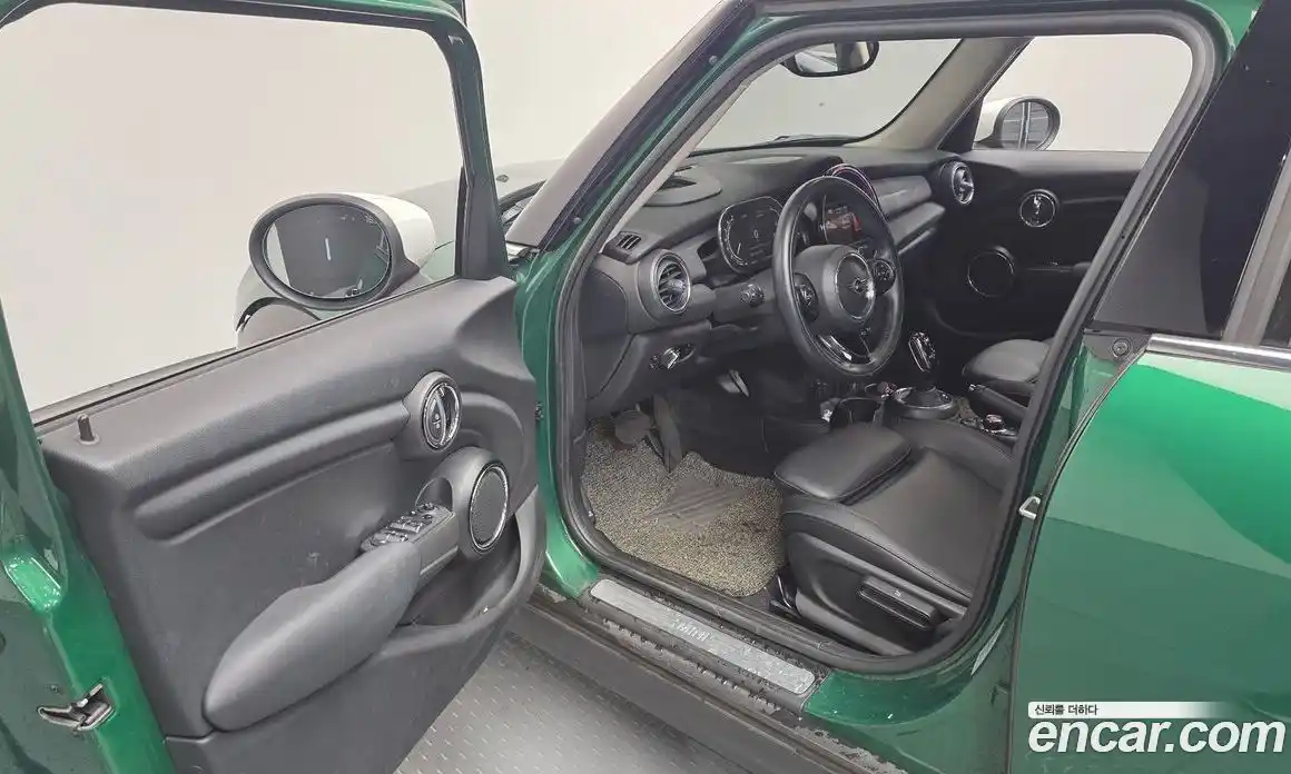 Mini Cooper 2021 1.5 Автомат в Москве № 185900, фото 13