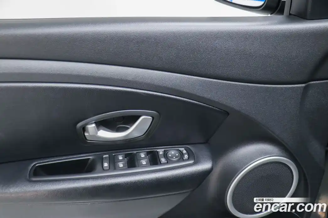 Renault SM3 2013 1.6 Автомат в Москве № 186428, фото 11