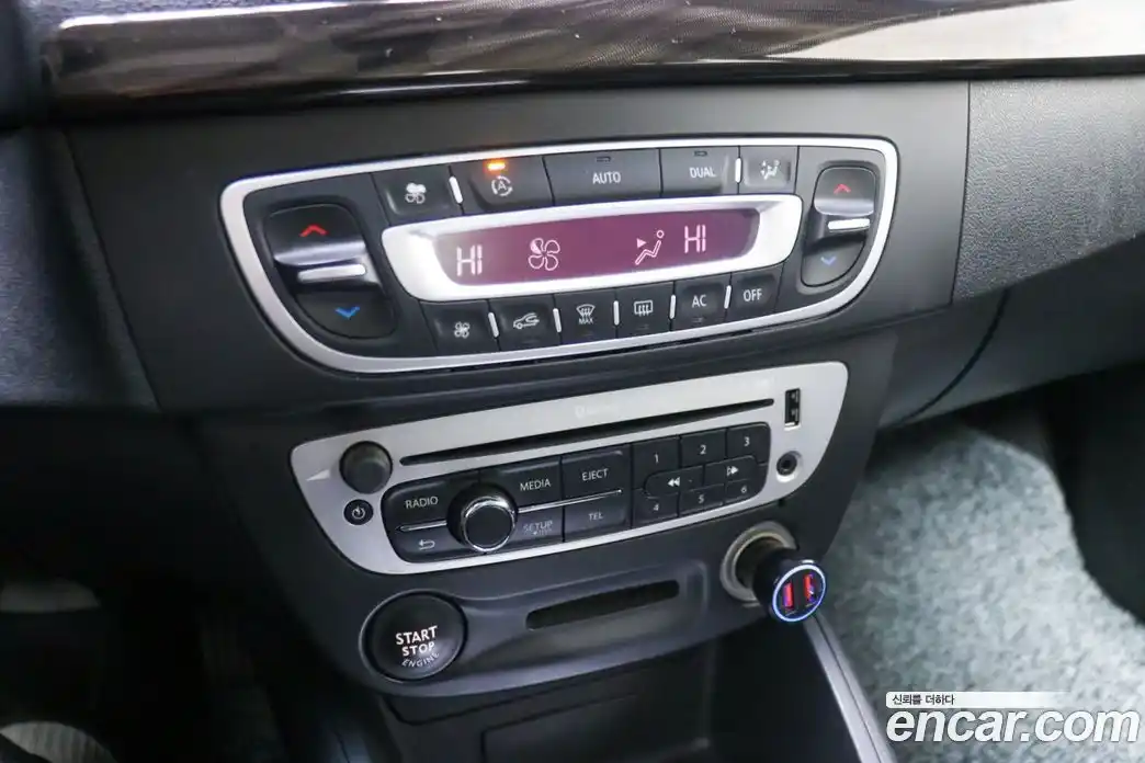 Renault SM3 2013 1.6 Автомат в Москве № 186428, фото 16