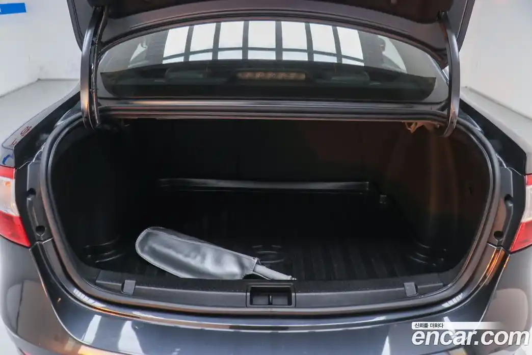 Renault SM3 2013 1.6 Автомат в Москве № 186428, фото 19