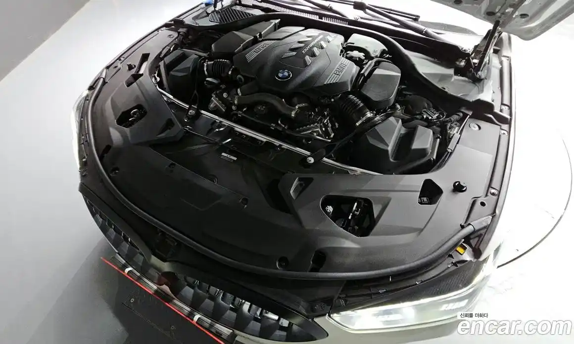 BMW 8-Series 2025 4.4 Автомат в Москве № 187444, фото 3