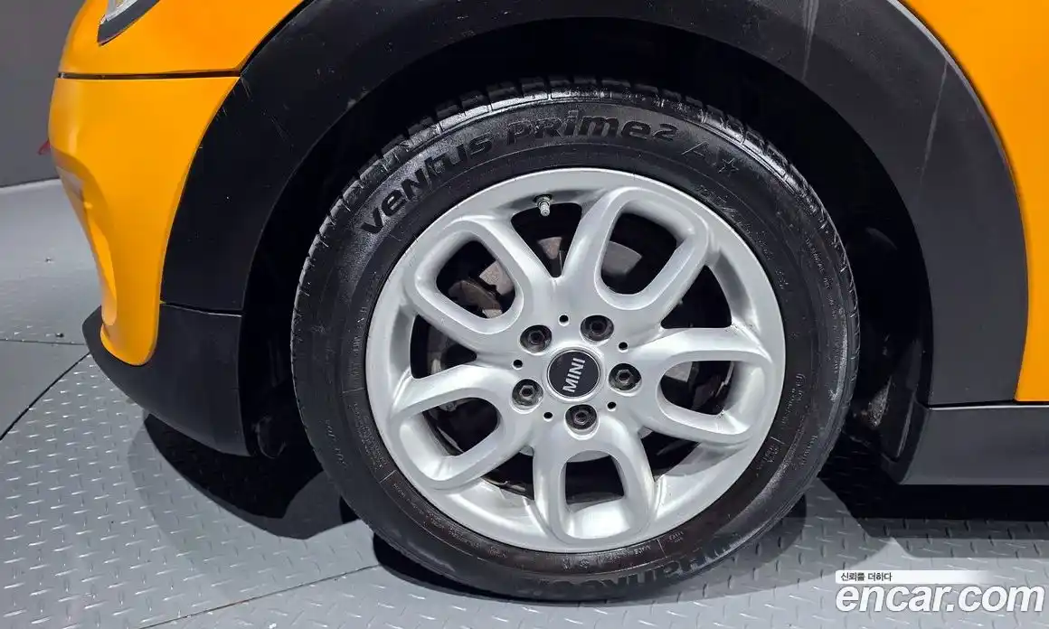 Mini Cooper 2015 1.5 Автомат в Москве № 198331, фото 16