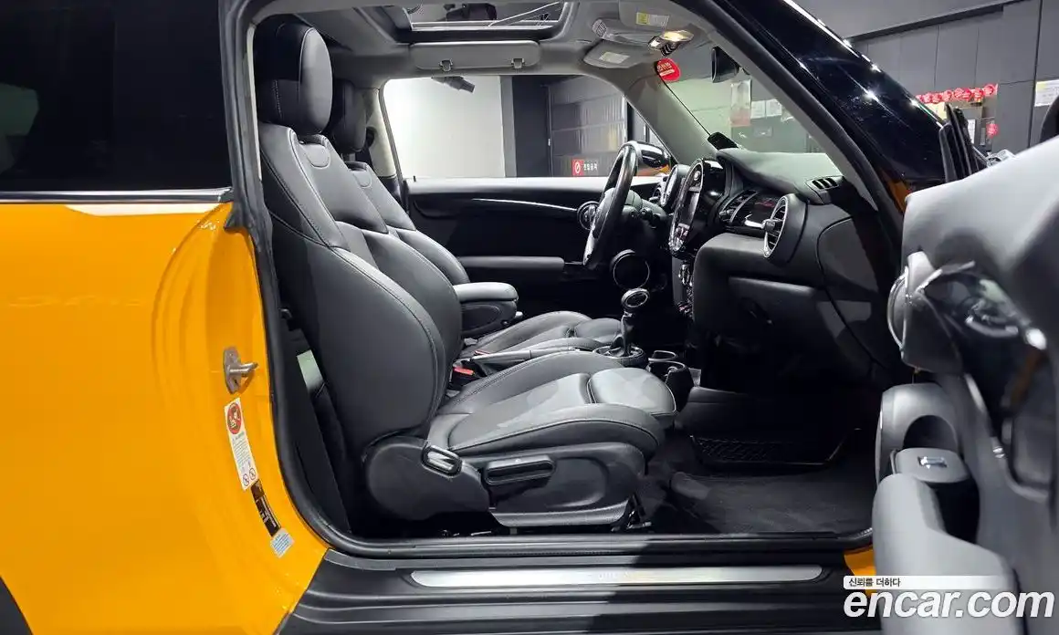 Mini Cooper 2015 1.5 Автомат в Москве № 198331, фото 17