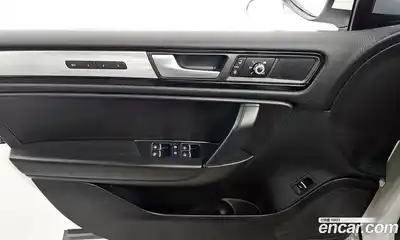 Volkswagen Touareg 2012 3.0 Автомат в Москве № 199210, миниатюра 7