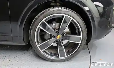 Porsche Cayenne 2023 3.0 Автомат в Москве № 213166, миниатюра 5