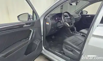 Volkswagen Tiguan 2022 2.0 Автомат в Москве № 214883, миниатюра 3