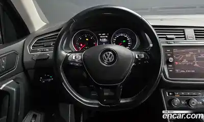 Volkswagen Tiguan 2020 2.0 Автомат в Москве № 215146, миниатюра 2