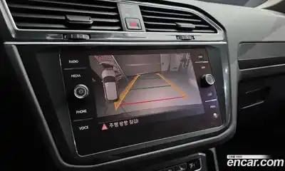 Volkswagen Tiguan 2020 2.0 Автомат в Москве № 215146, миниатюра 3