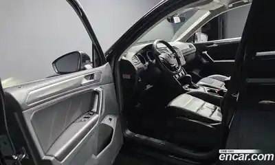 Volkswagen Tiguan 2020 2.0 Автомат в Москве № 215146, миниатюра 8