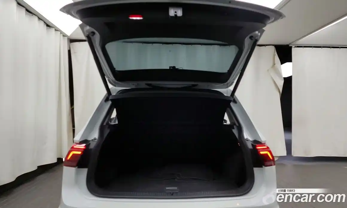 Volkswagen Tiguan 2021 2.0 Автомат в Москве № 215168, фото 15