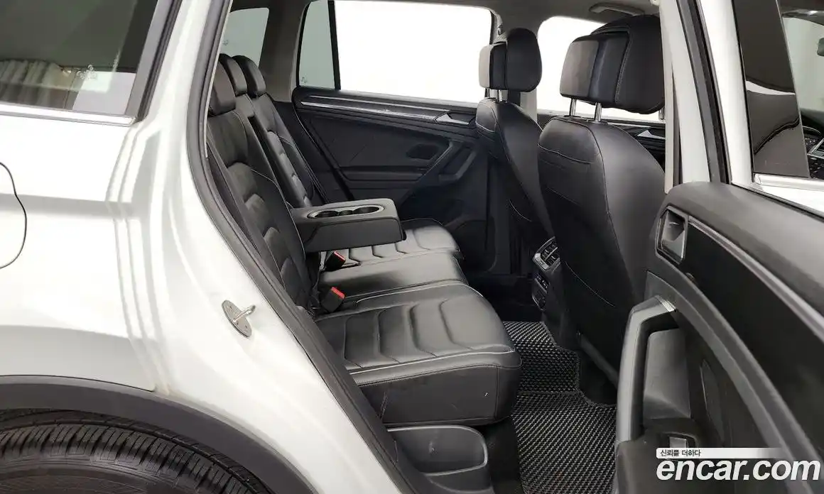 Volkswagen Tiguan 2021 2.0 Автомат в Москве № 215168, фото 19