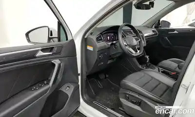 Volkswagen Tiguan 2021 2.0 Автомат в Москве № 215168, миниатюра 2