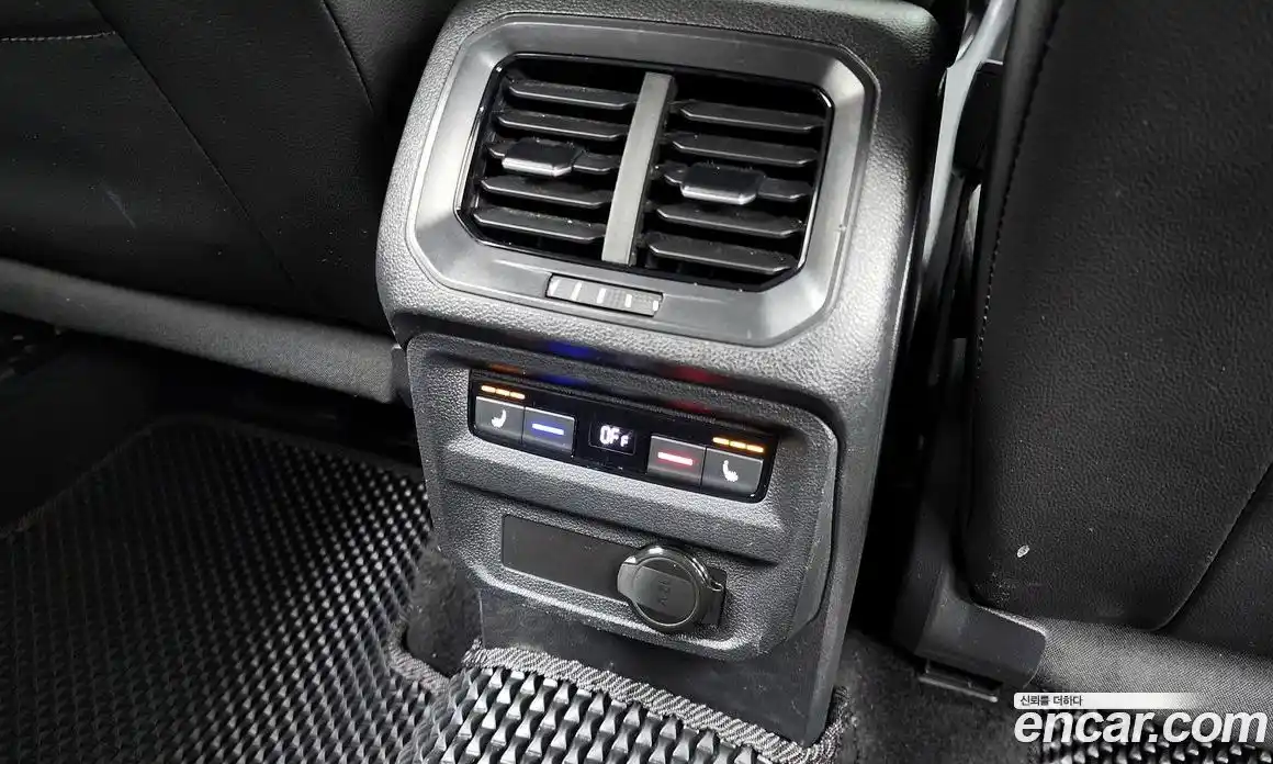 Volkswagen Tiguan 2021 2.0 Автомат в Москве № 215168, фото 3