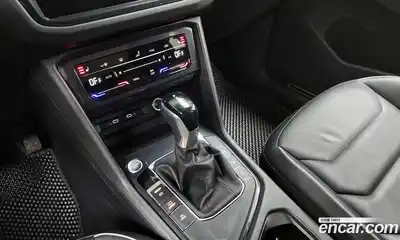 Volkswagen Tiguan 2021 2.0 Автомат в Москве № 215168, миниатюра 4