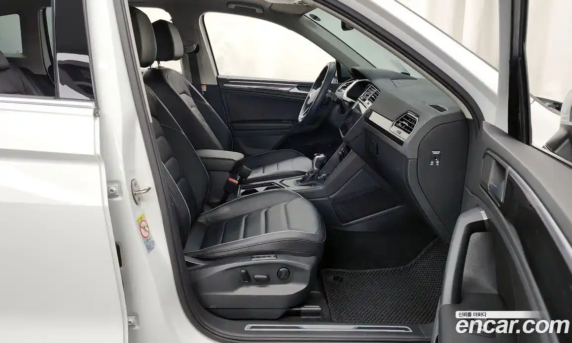 Volkswagen Tiguan 2021 2.0 Автомат в Москве № 215168, фото 6