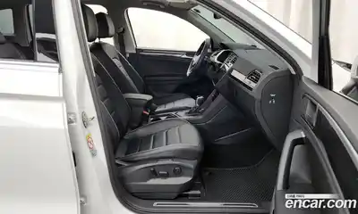 Volkswagen Tiguan 2021 2.0 Автомат в Москве № 215168, миниатюра 6