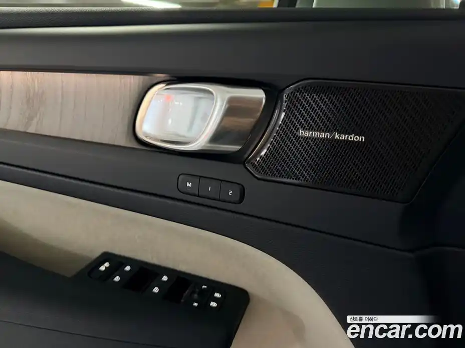 Volvo XC40 2024 2.0 Автомат в Москве № 230830, фото 14