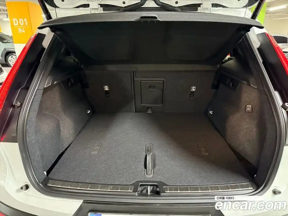 Volvo XC40 2024 2.0 Автомат в Москве № 230830, фото 17