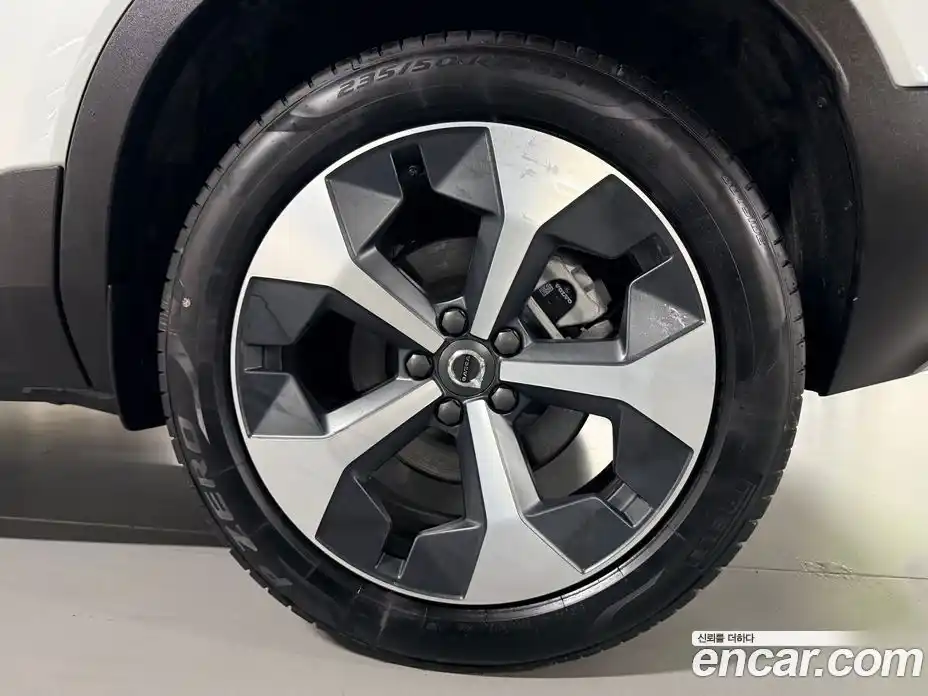 Volvo XC40 2024 2.0 Автомат в Москве № 230830, фото 20