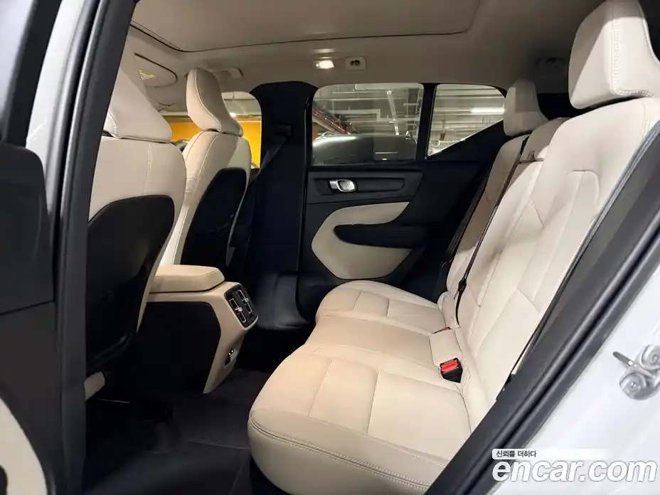 Volvo XC40 2024 2.0 Автомат в Москве № 230830, фото 8