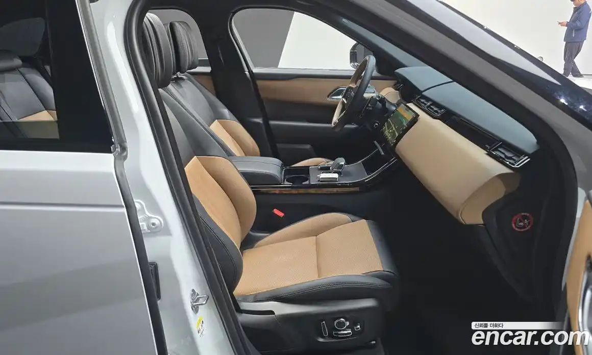 Land Rover Range-Rover Velar 2024 3.0 Автомат в Москве № 231206, фото 8