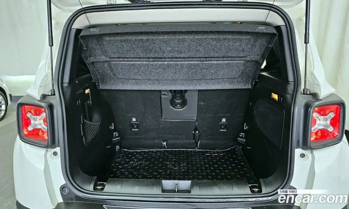 Jeep Renegade 2016 2.0 Автомат в Москве № 232689, фото 20