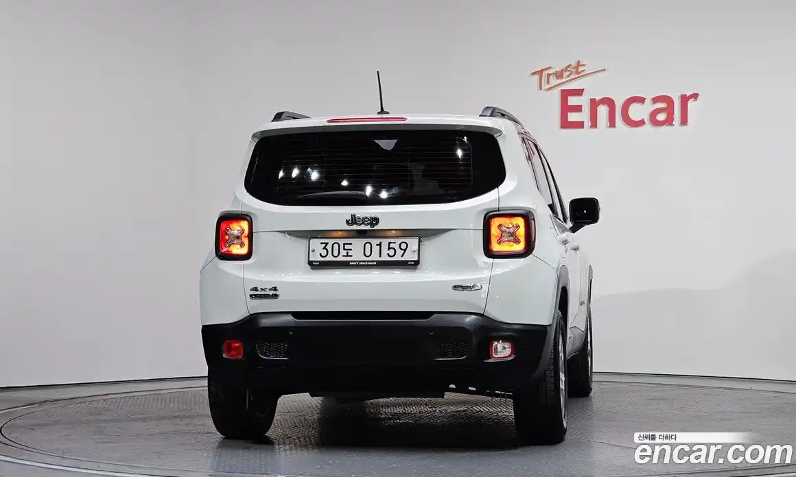 Jeep Renegade 2016 2.0 Автомат в Москве № 232689, фото 4