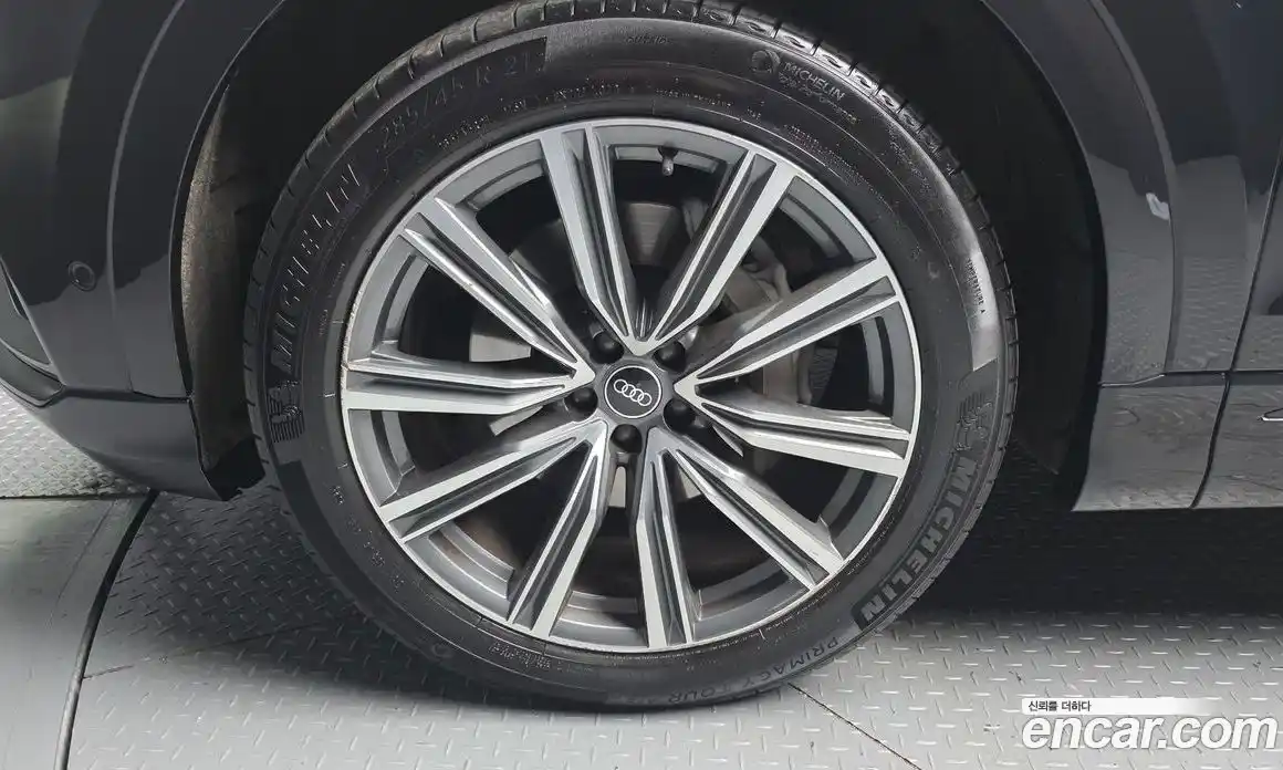 Audi Q8 2021 3.0 Автомат в Москве № 268989, фото 5