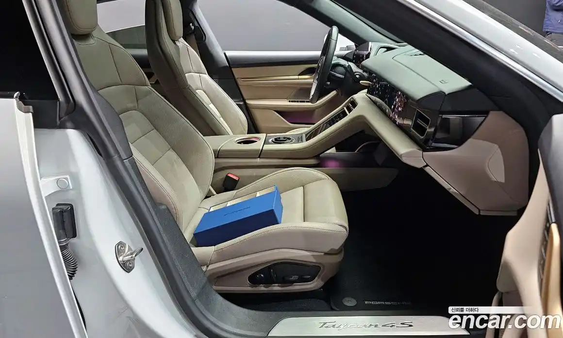 Porsche Taycan 2024 0.1 Автомат в Москве № 270143, фото 11