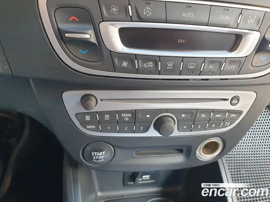 Renault SM3 2012 1.6 Автомат в Москве № 277266, фото 15