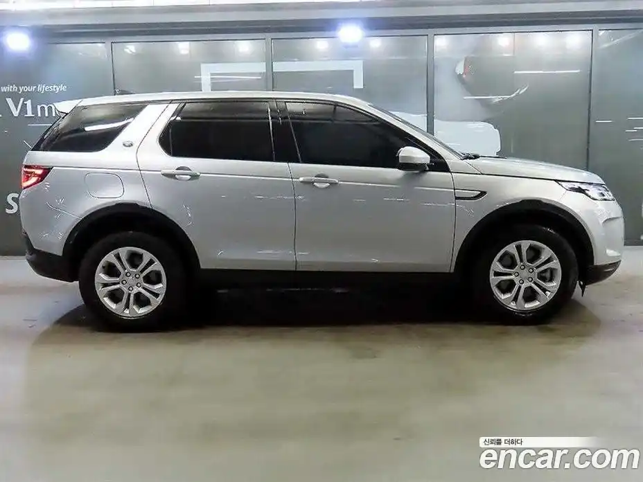 Land Rover Discovery Sport 2022 2.0 Автомат в Москве № 316383, фото 3
