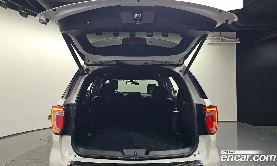 Ford Explorer 2018 2.3 Автомат в Москве № 319097, фото 18