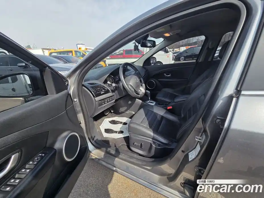 Renault SM3 2016 1.6 Автомат в Москве № 360500, фото 11