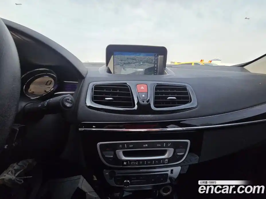 Renault SM3 2016 1.6 Автомат в Москве № 360500, фото 15