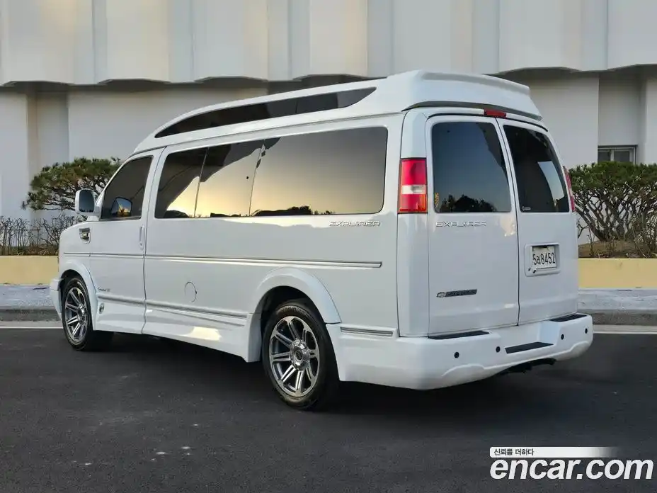 Chevrolet Express Van 2018 6.0 Автомат в Москве № 364029, фото 5