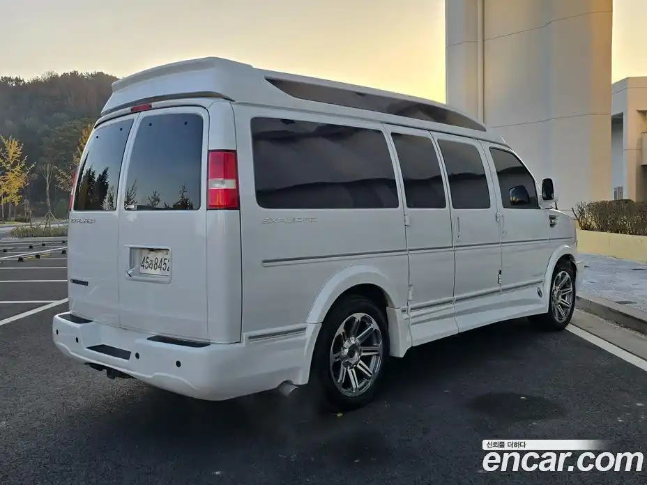 Chevrolet Express Van 2018 6.0 Автомат в Москве № 364029, фото 6