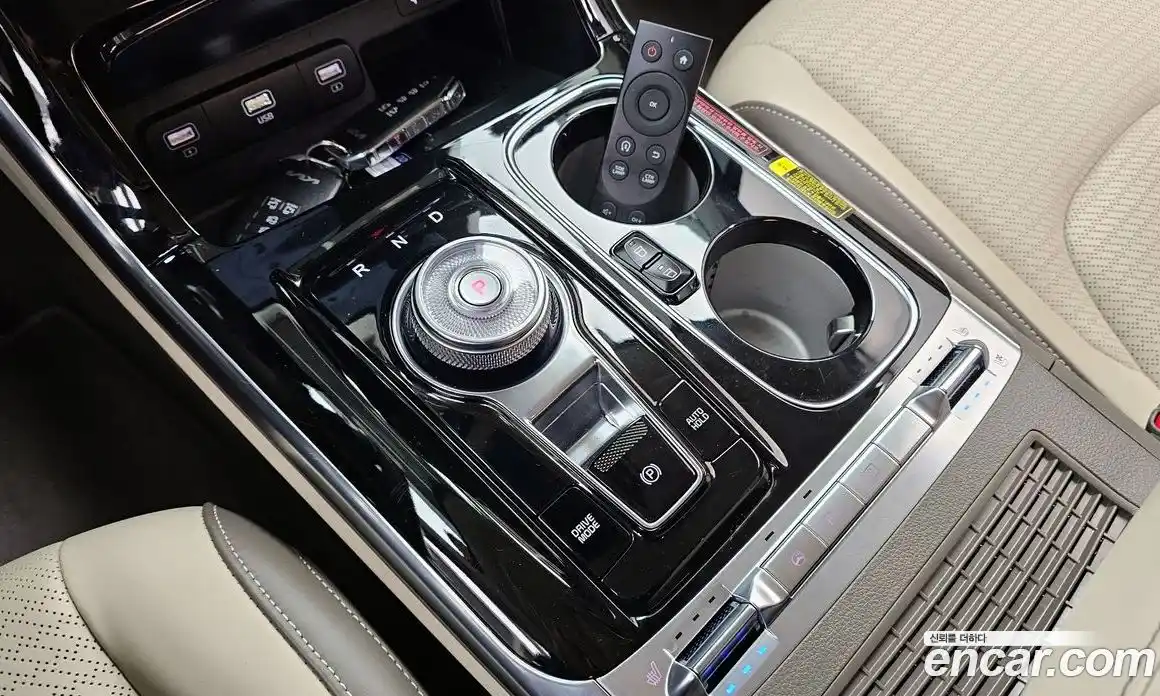 Kia Canival 2022 3.5 Автомат в Москве № 122066, фото 20