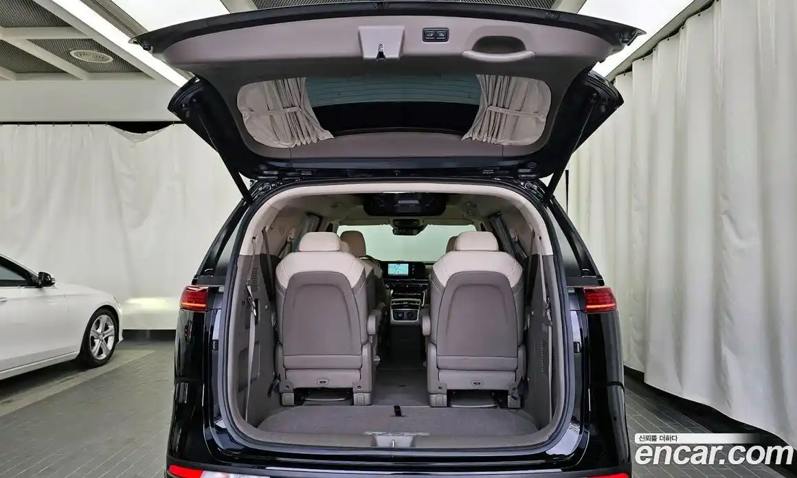 Kia Canival 2022 3.5 Автомат в Москве № 122066, фото 7